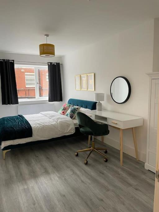 Stunning And Spacious 2Bed Flat In Central Woking Luaran gambar
