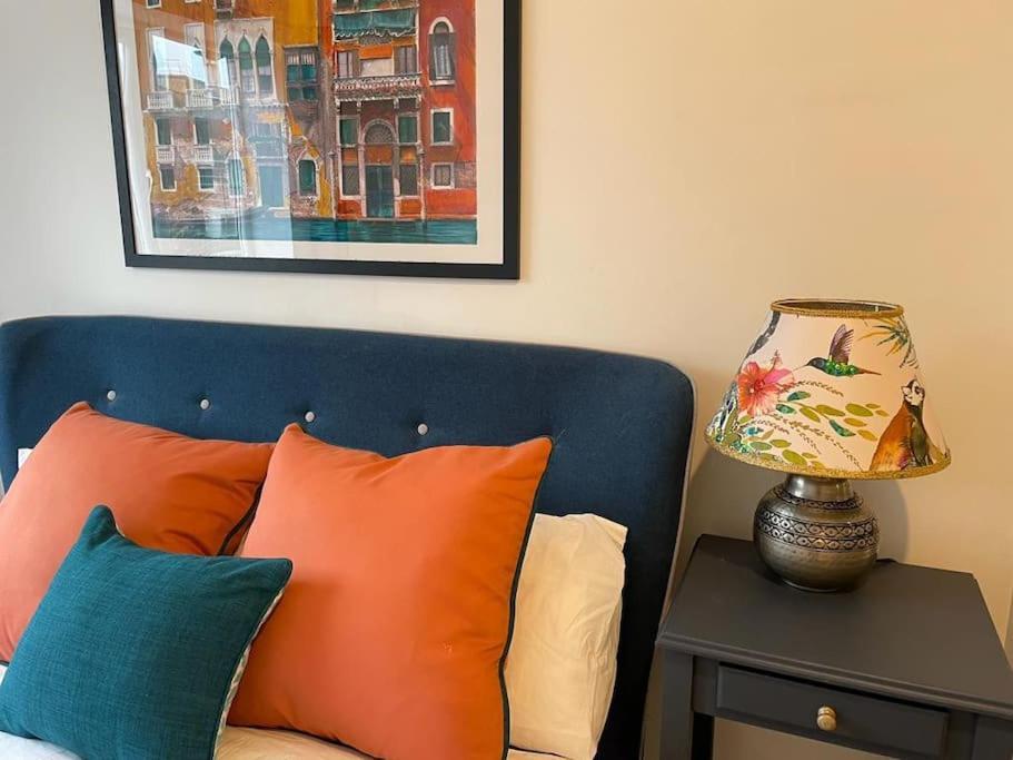 Stunning And Spacious 2Bed Flat In Central Woking Luaran gambar