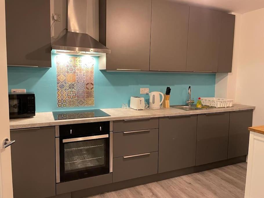 Stunning And Spacious 2Bed Flat In Central Woking Luaran gambar