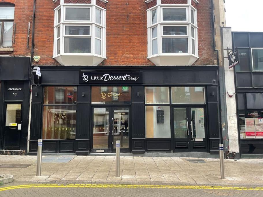 Stunning And Spacious 2Bed Flat In Central Woking Luaran gambar
